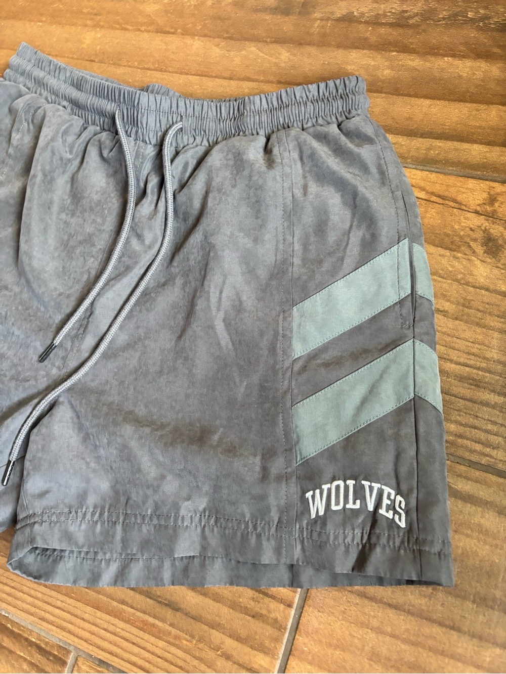 Wolves Limited Edition 487/1000 Gray Athletic Shorts Men’s M Embroidered - Picture 3 of 5